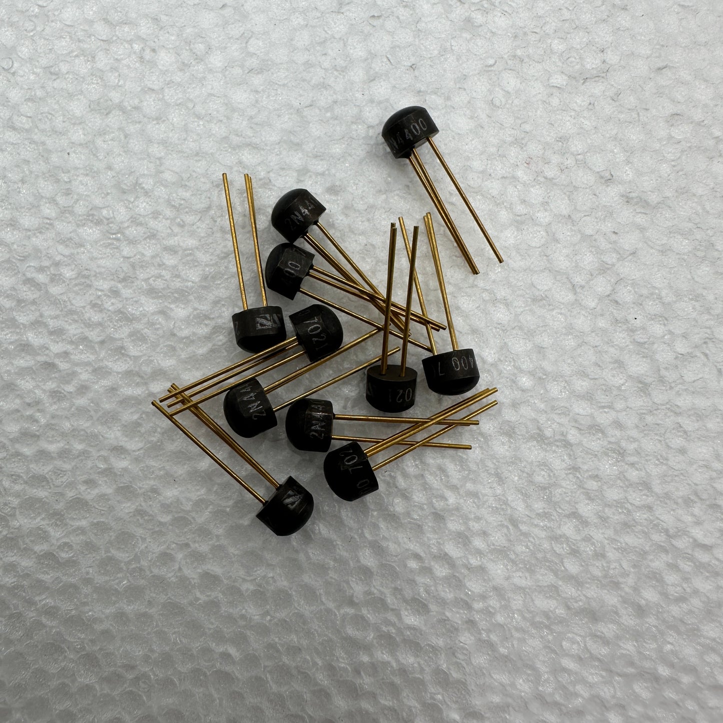 2N4400 NS NPN Amplifier Transistor TO-106 Gold Leads